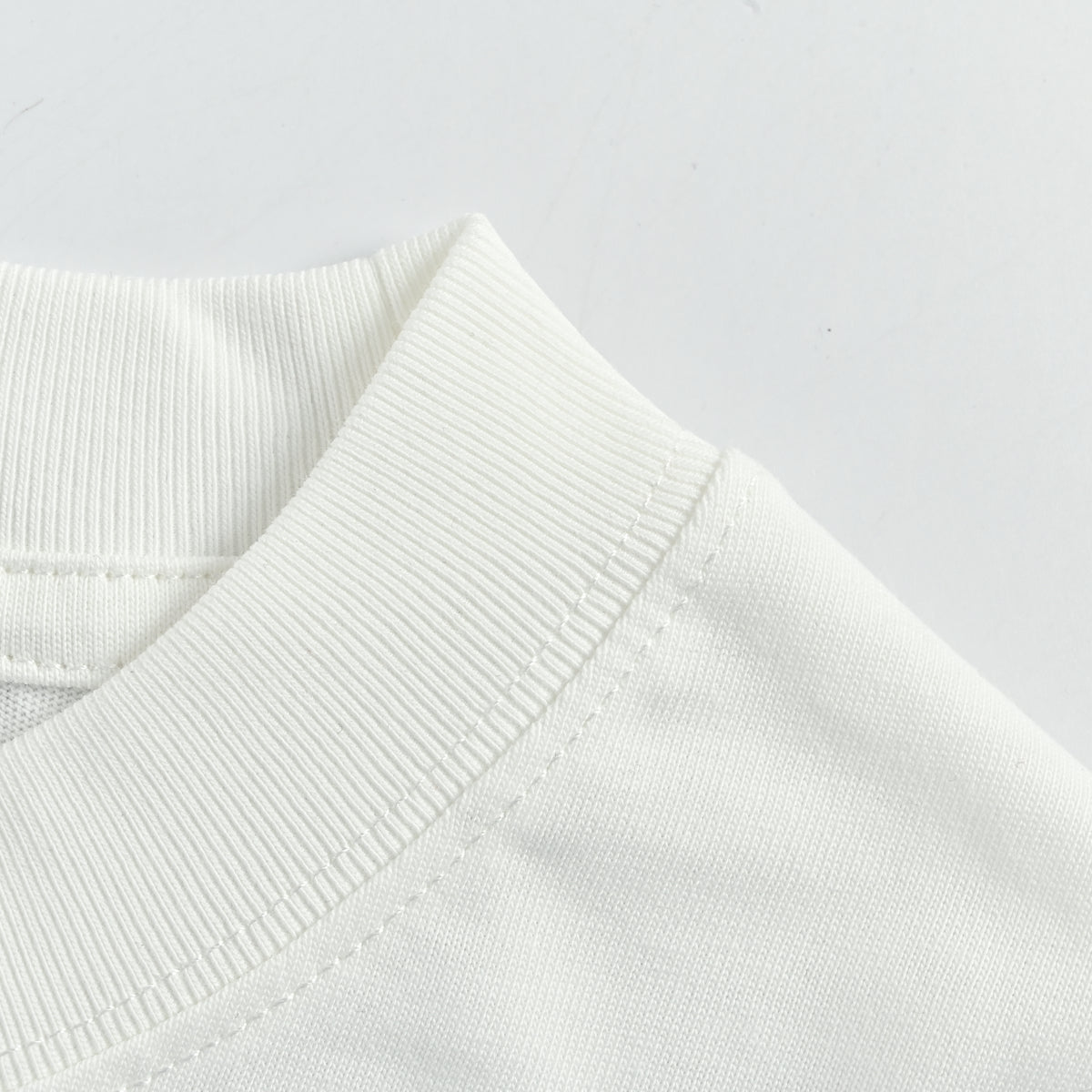 Gucci Classic Embroidered Logo Short Sleeve T-Shirt – White TS2600421-WHT