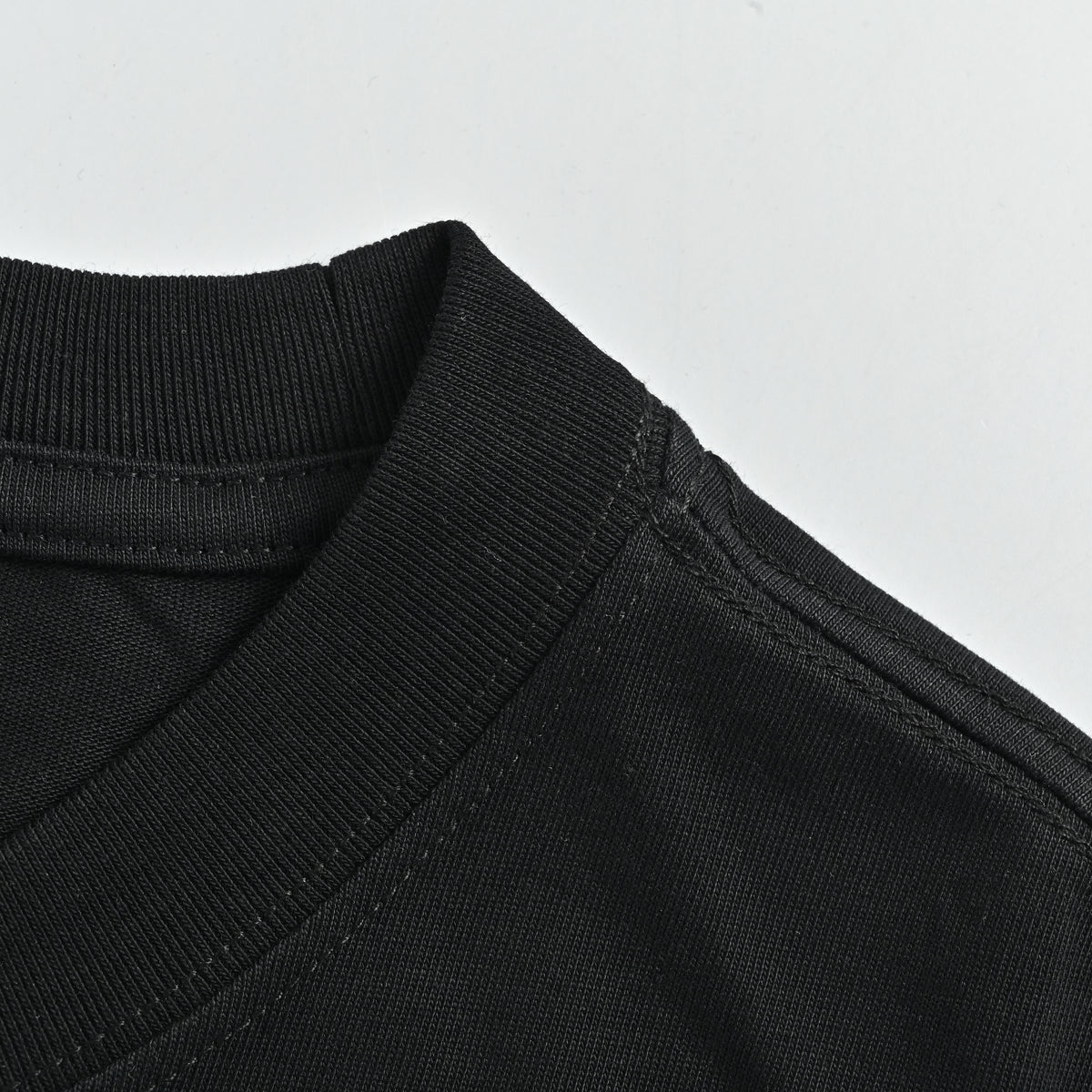 Gucci Classic Embroidered Logo Short Sleeve T-Shirt – Black  TS2600421