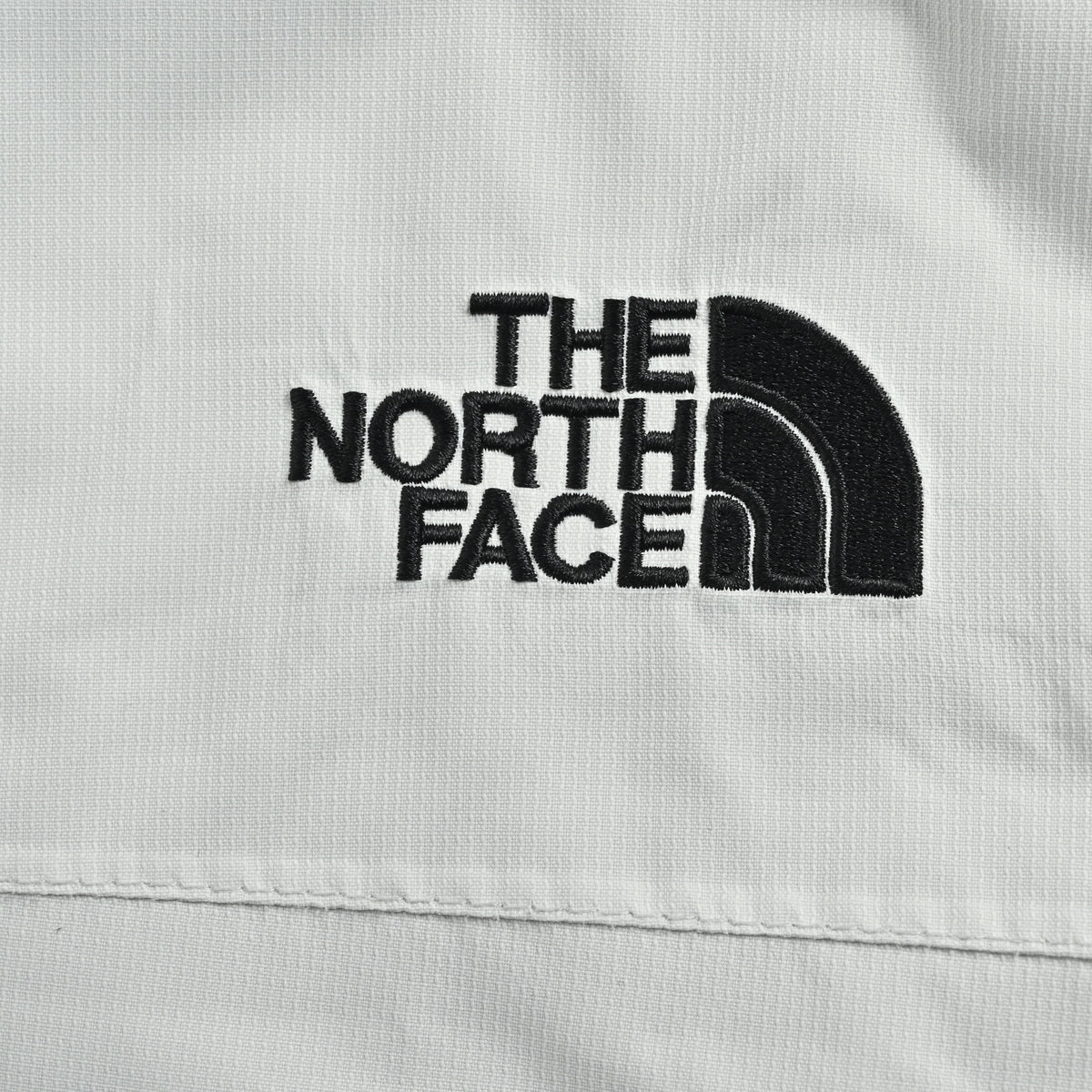 The North Face Embroidered Logo Hooded Shell Jacket – Light Grey  DK6400316-LGR