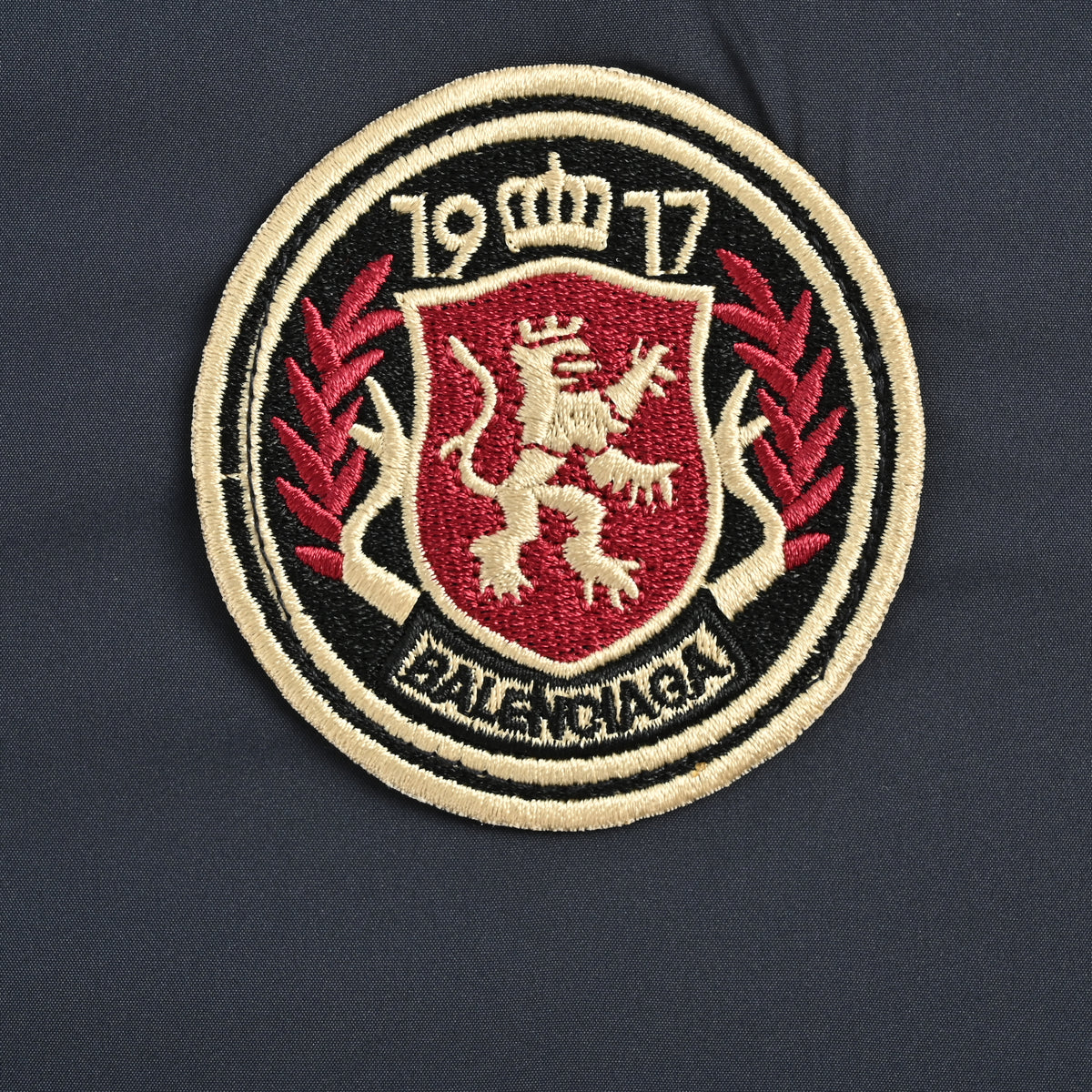 Balenciaga BLCG 26SS Manchester United Retro Kirin-Arm Embroidered Shell Jacket – Navy / OliveSY5600504