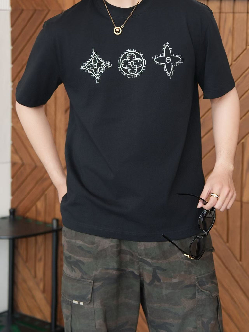Louis Vuitton LV Classic Triple Flower Rice-Grain Embroidered T-Shirt 2026 BG2400507