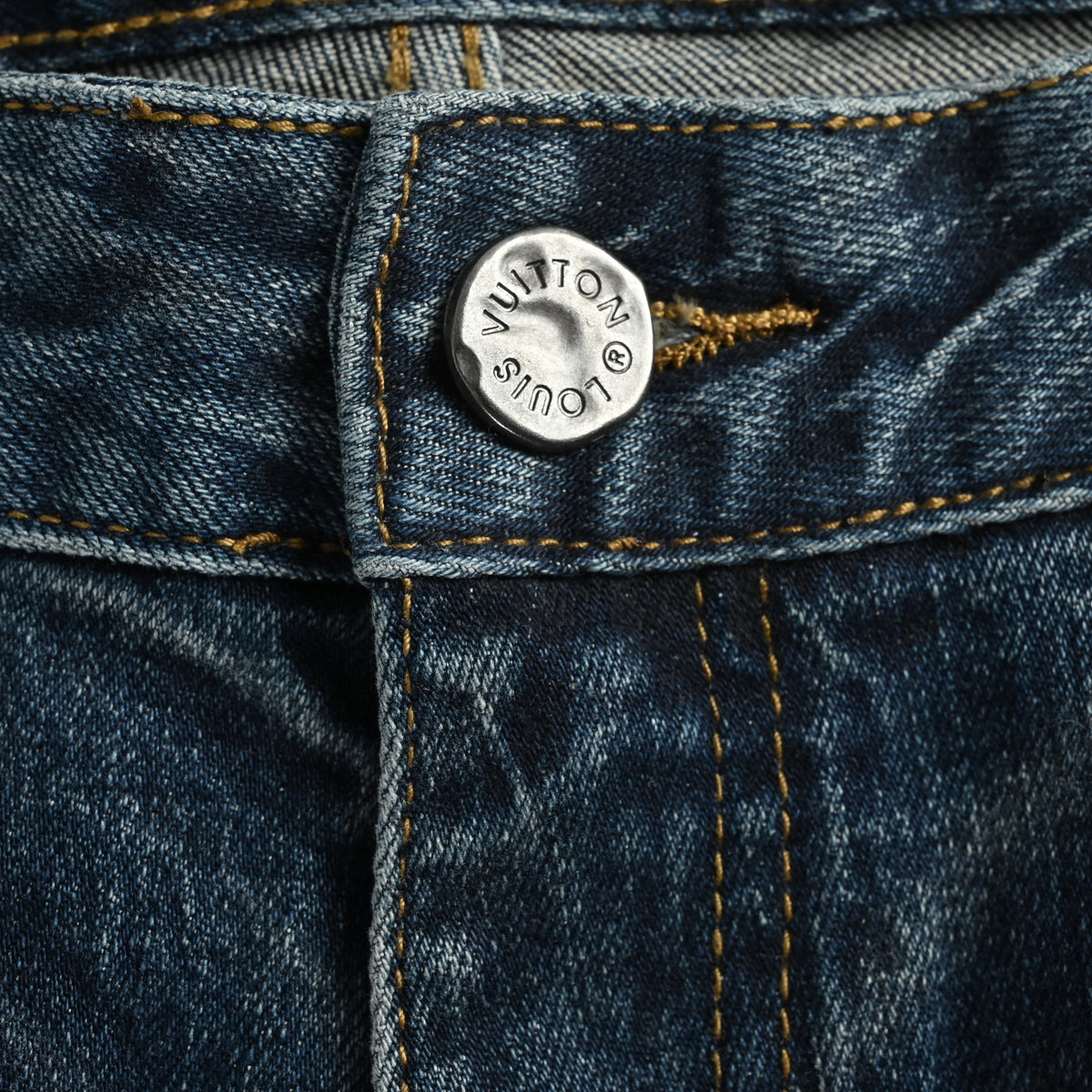 Louis Vuitton Four-Leaf Clover Logo Embroidered Distressed Slim Jeans – Dark Indigo XM5201030