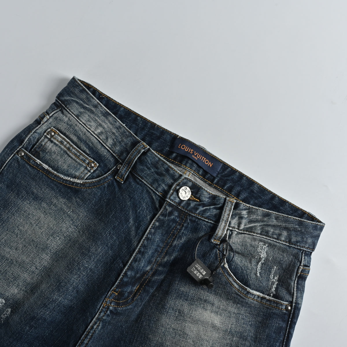 Louis Vuitton Four-Leaf Clover Logo Embroidered Distressed Slim Jeans – Dark Indigo XM5201030