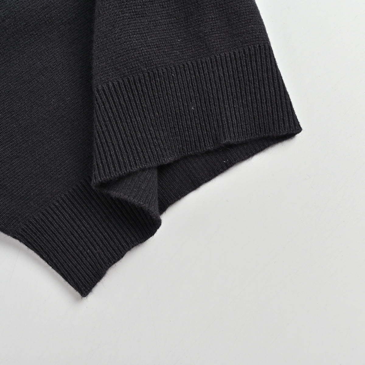 Gucci GUC Double-G Embroidered Silk-Cotton Blend Knit Short Sleeve T-Shirt – Black NP3800408