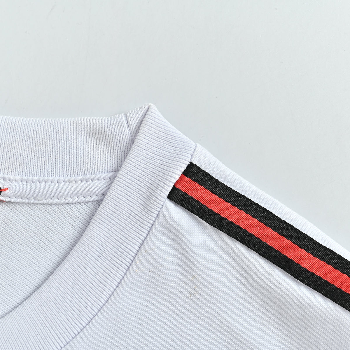 Gucci 24SS Shoulder Webbing Tape T-Shirt DK2400722