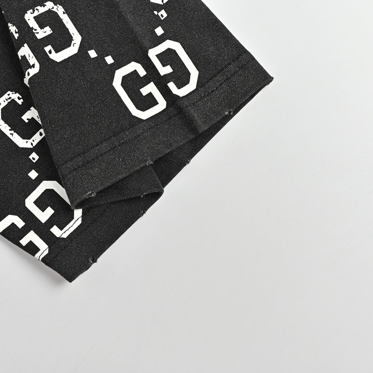 Gucci Double GG Print Gradient Short Sleeve T-Shirt – Black   HY2400408