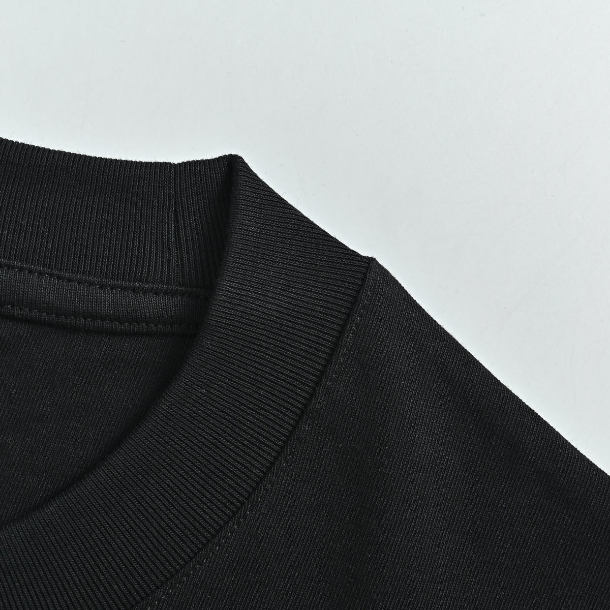 Fendi Rose Gold Crystal Signature Short Sleeve T-Shirt – Black  FY2400714
