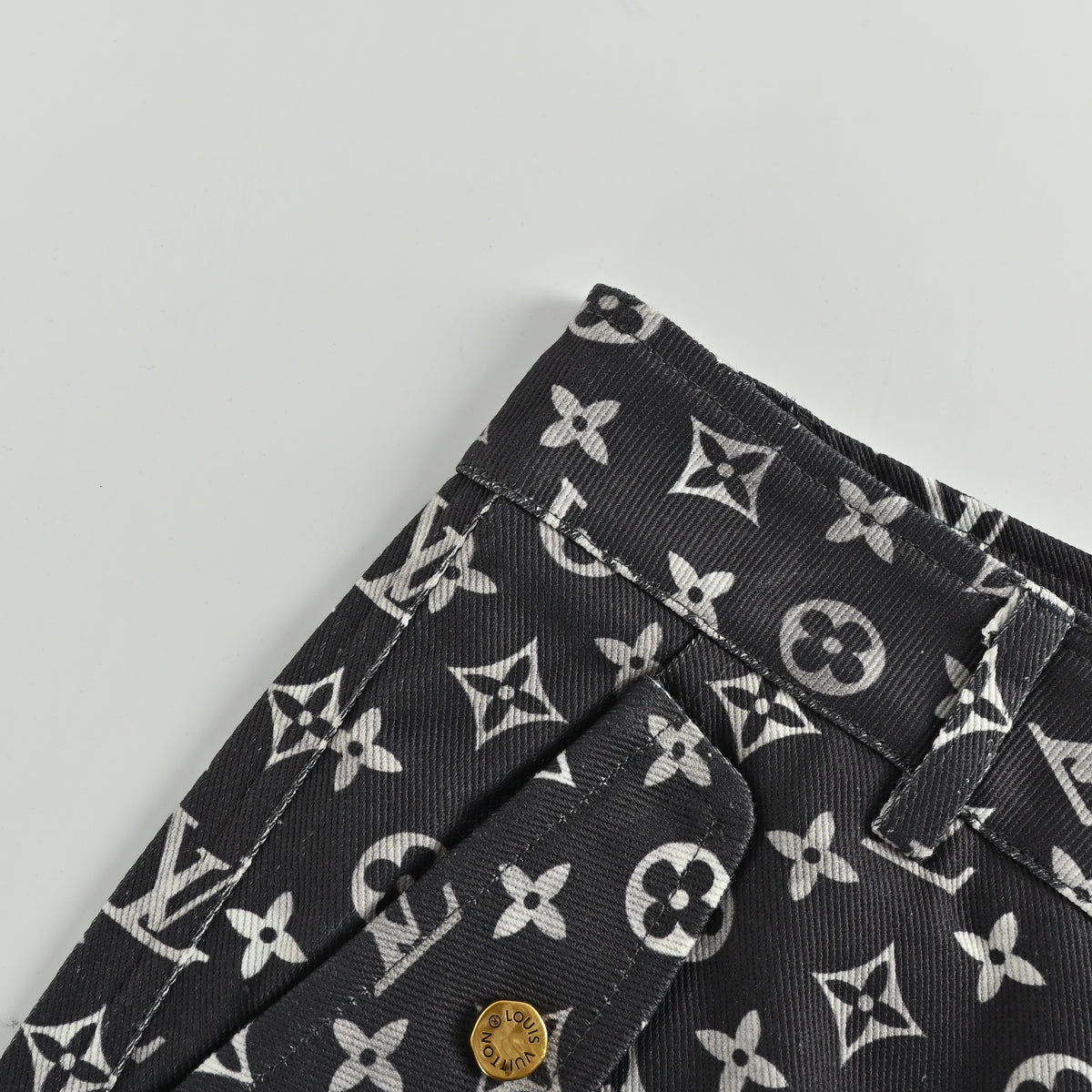 Louis Vuitton LV Monogram All-Over Print Tie-Dye Denim Cargo Pants 2025HY5200928