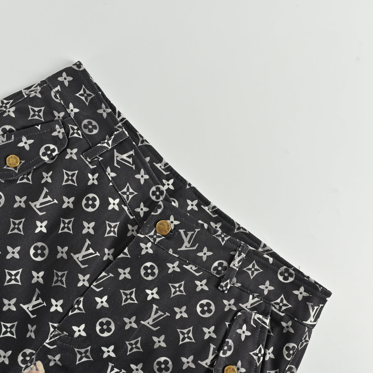 Louis Vuitton LV Monogram All-Over Print Tie-Dye Denim Cargo Pants 2025HY5200928