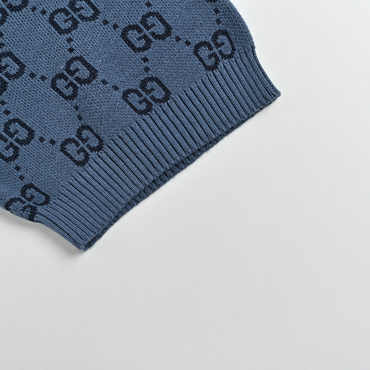 Gucci GG Monogram Gradient Dip-Dye Jacquard Knit Polo Shirt – Navy to White DK3200412