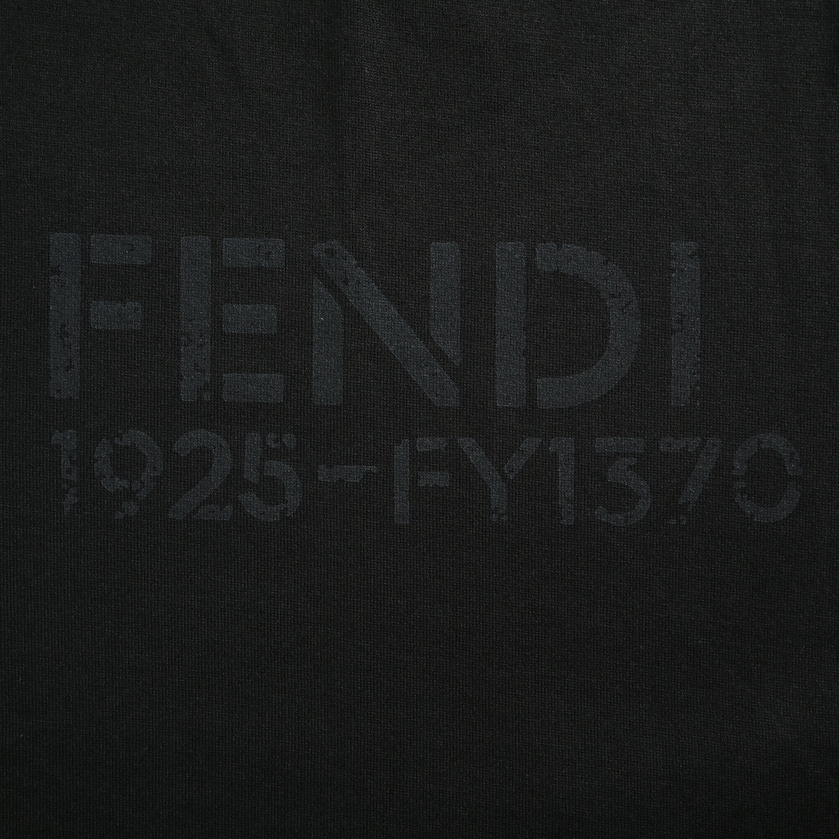 Fendi FD Hem Print Short Sleeve T-Shirt – Black NP2400812