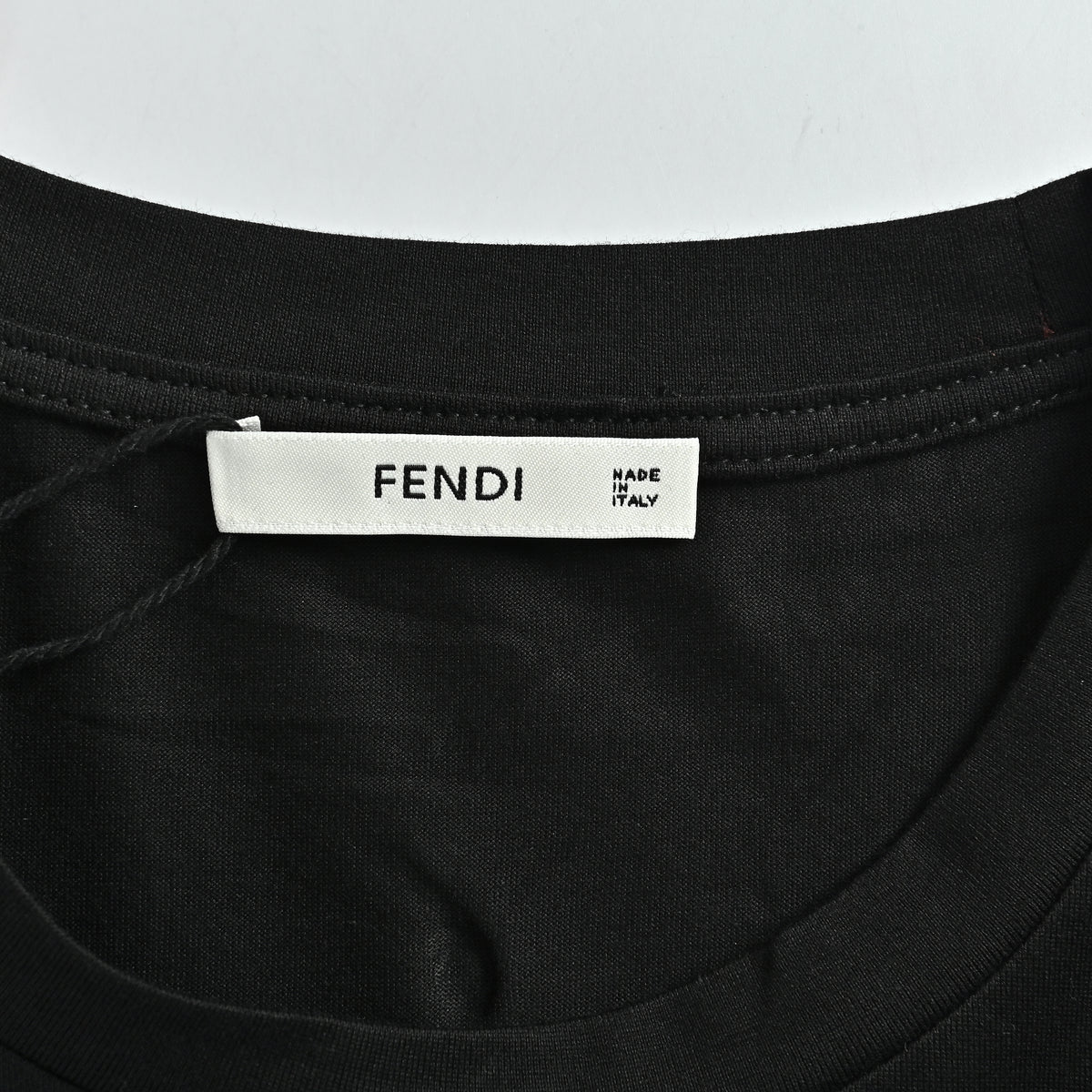 Fendi FD Hem Print Short Sleeve T-Shirt – Black NP2400812