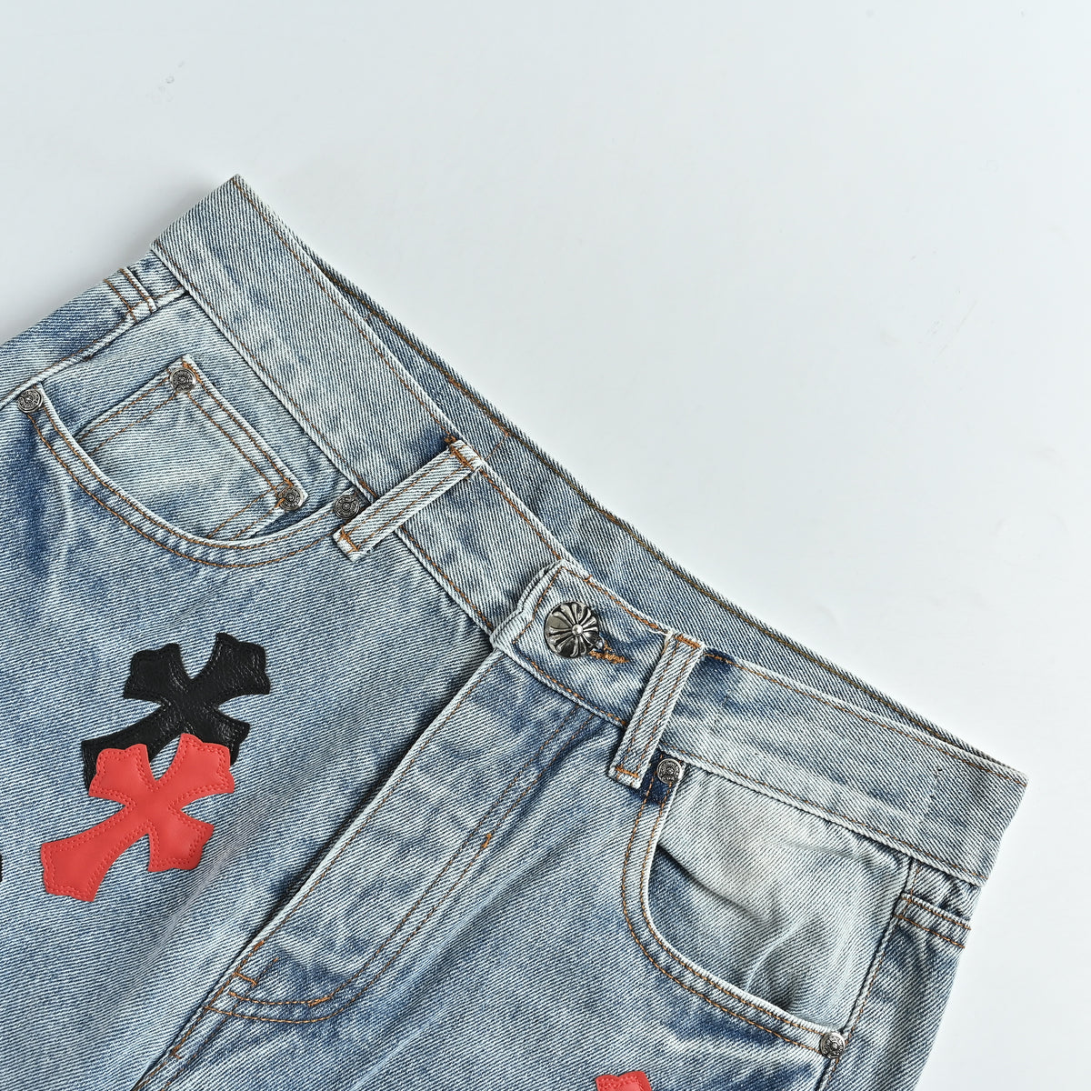 Chrome Hearts Couture Cross Leather Appliqué Graphic Washed Straight-Leg Jeans – Light BlueXM5600824-LBL