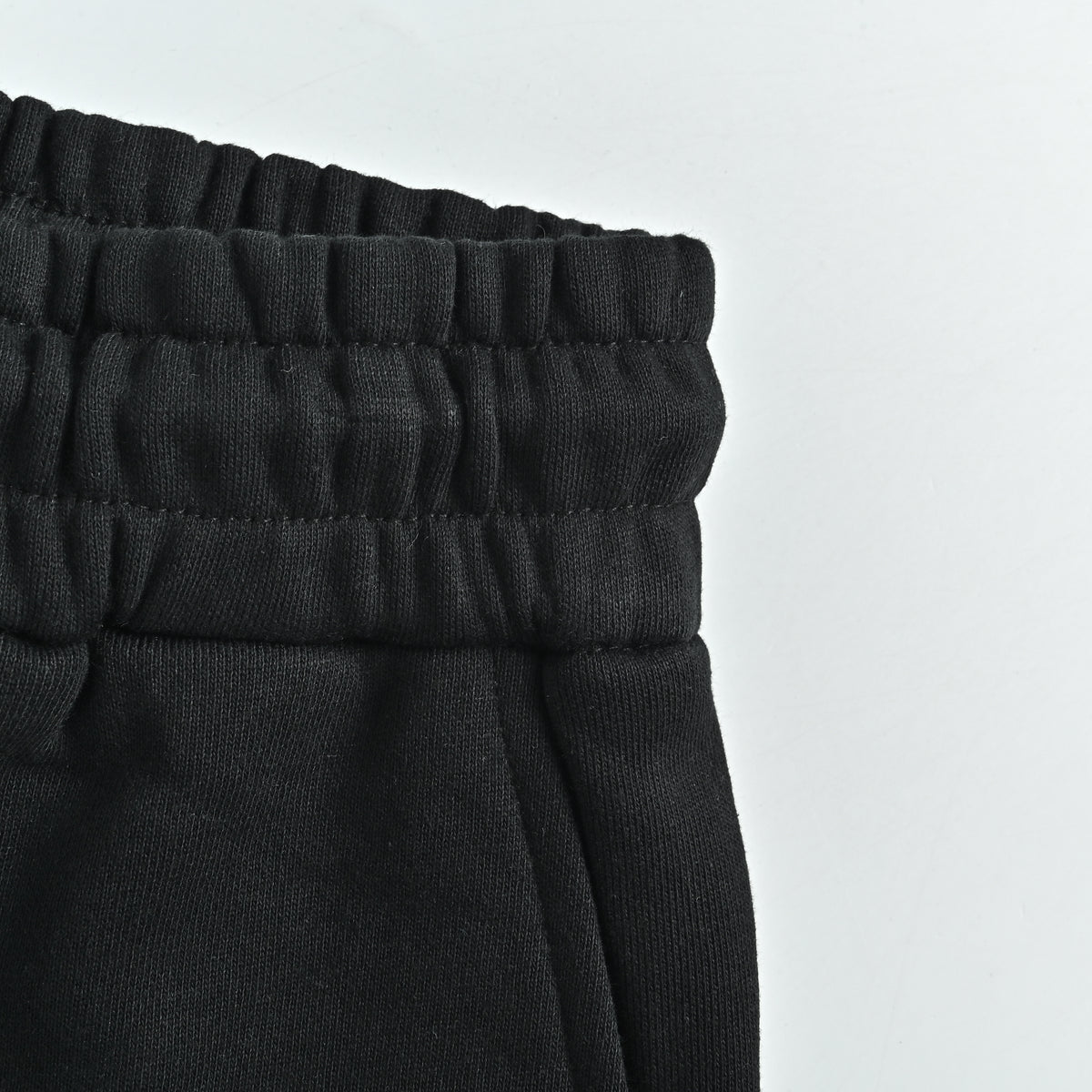 Gucci 26SS Hem Embroidered Logo Shorts XM3000716