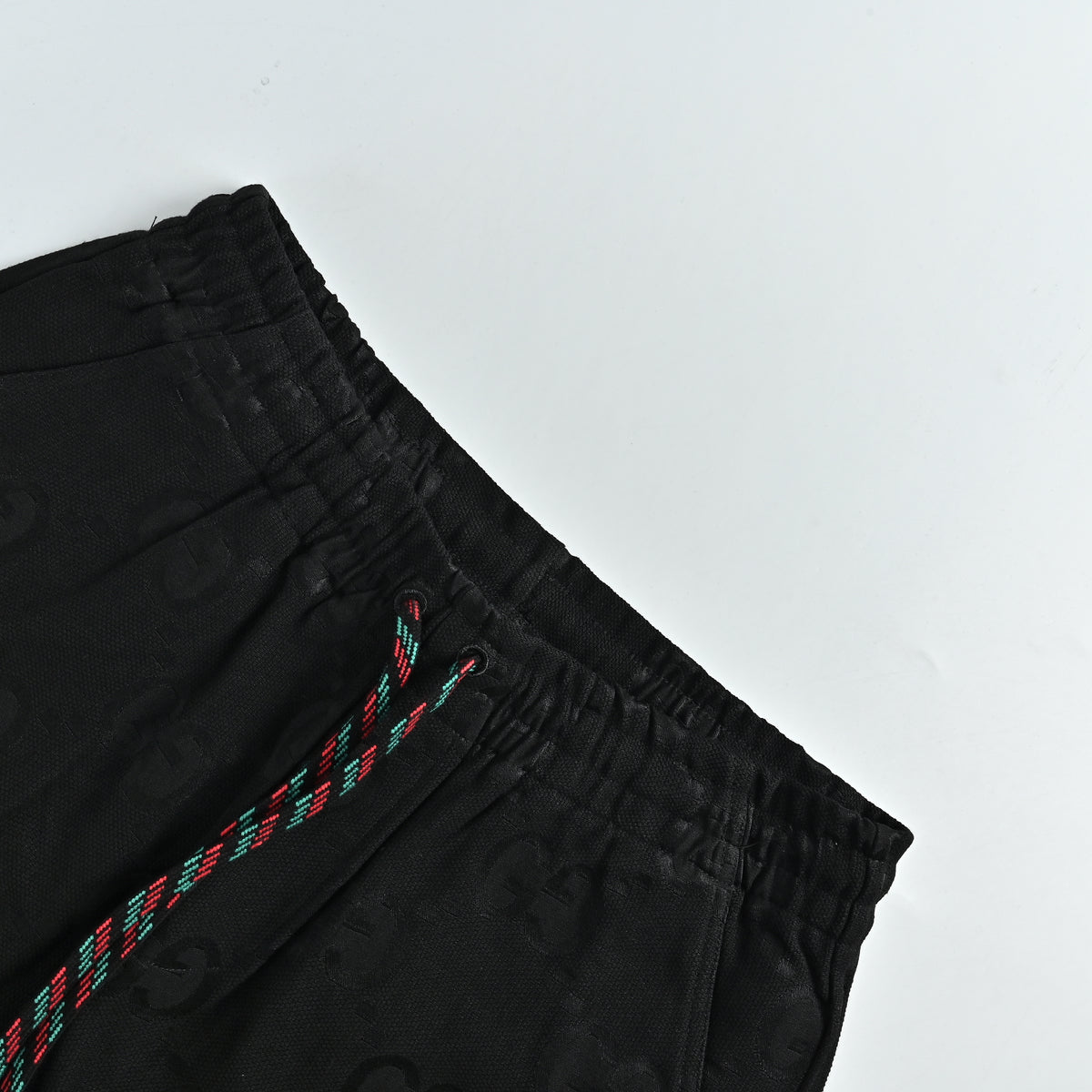 Gucci All-Over Double G Monogram Jacquard Shorts    MV2800714