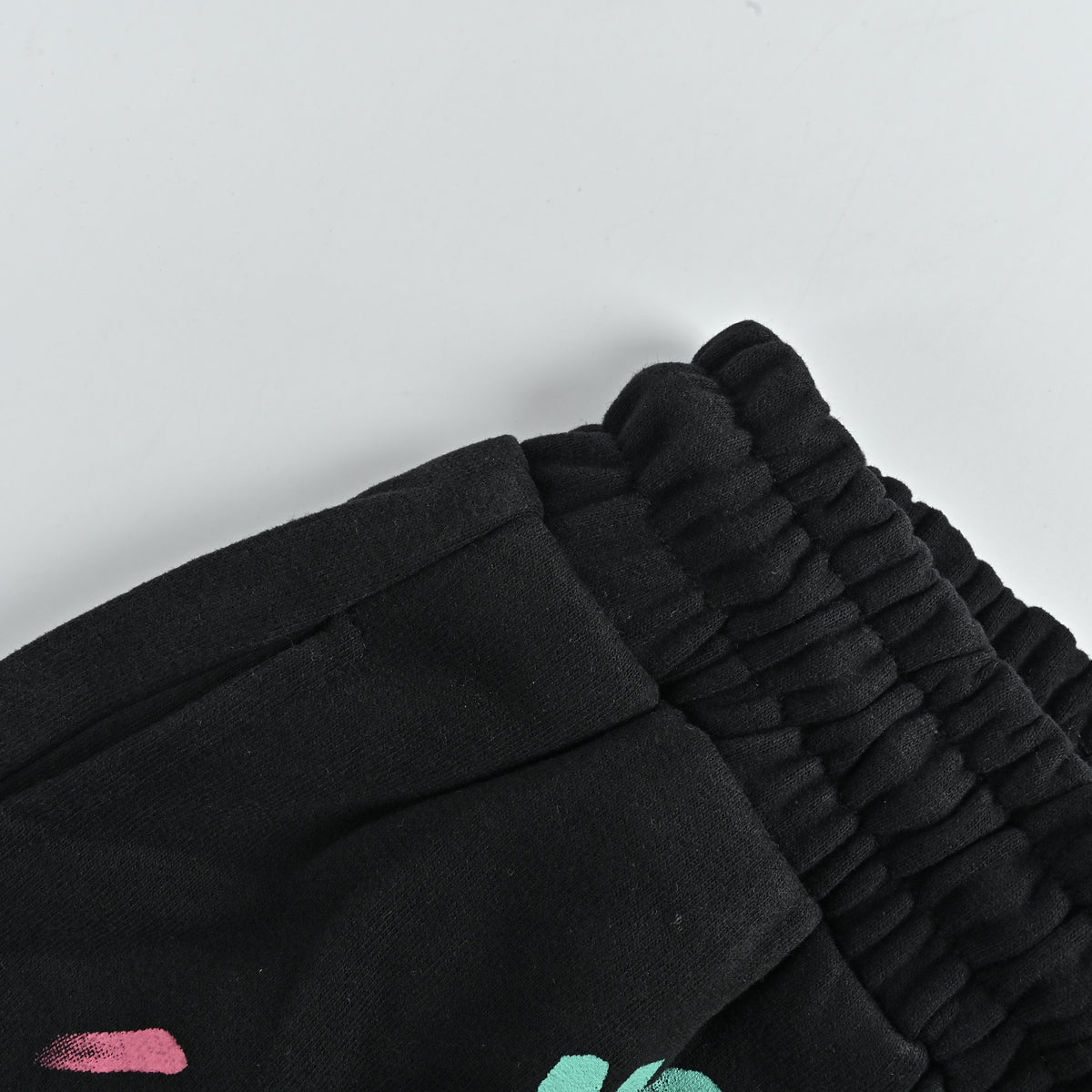 Gucci × Balenciaga 2023 Fall Collab Hand-Painted Logo Shorts – Black XM280042