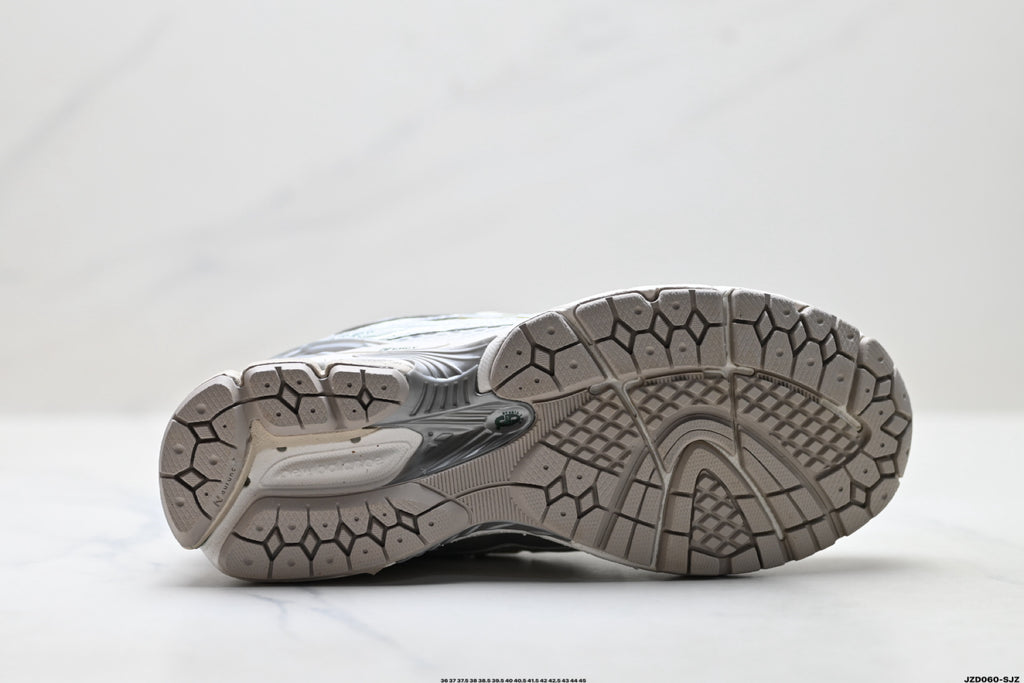 New Balance M1906REE Retro Dad Sneaker – Classic Archive Running Shoe  M1906REE